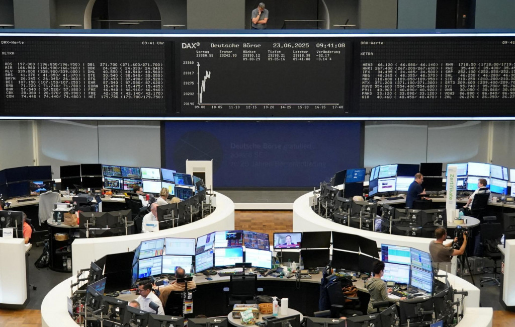 Nemecký index DAX na začiatku obchodovania odpisoval takmer 0,2 percenta, širší index akcií firiem z eurozóny Euro Stoxx 50 odpisoval ešte o trochu viac. FOTO: REUTERS