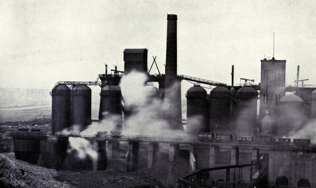 Ilustračná snímka továrne na výrobu ocele a železa v roku 1970.