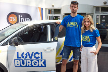 Tím Lovcov búrok tvoria redaktorka Sofia Šalingováa kameraman Ladislav Vavro.