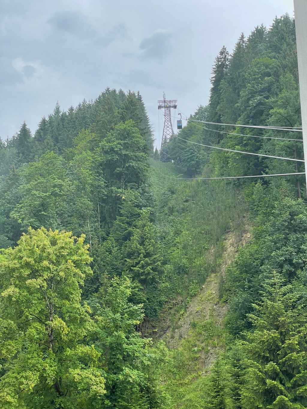 Po búrke v západnom Rakúsku zostalo 19 ľudí niekoľko hodín uväznených v lanovke na vrch Karren. FOTO: Facebook/Stadt Dornbirn