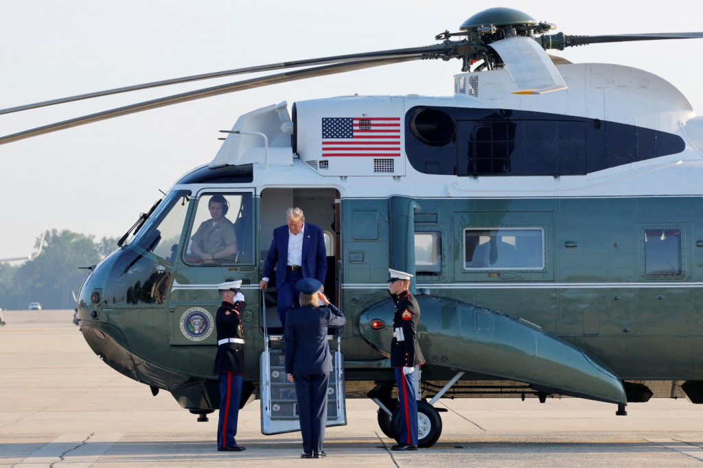 Trump v noci na utorok oznámil, že Irán a Izrael sa dohodli na „úplnom a totálnom“ prímerí, ktoré má ukončiť ich 12 dní trvajúci vojnový konflikt. FOTO: REUTERS