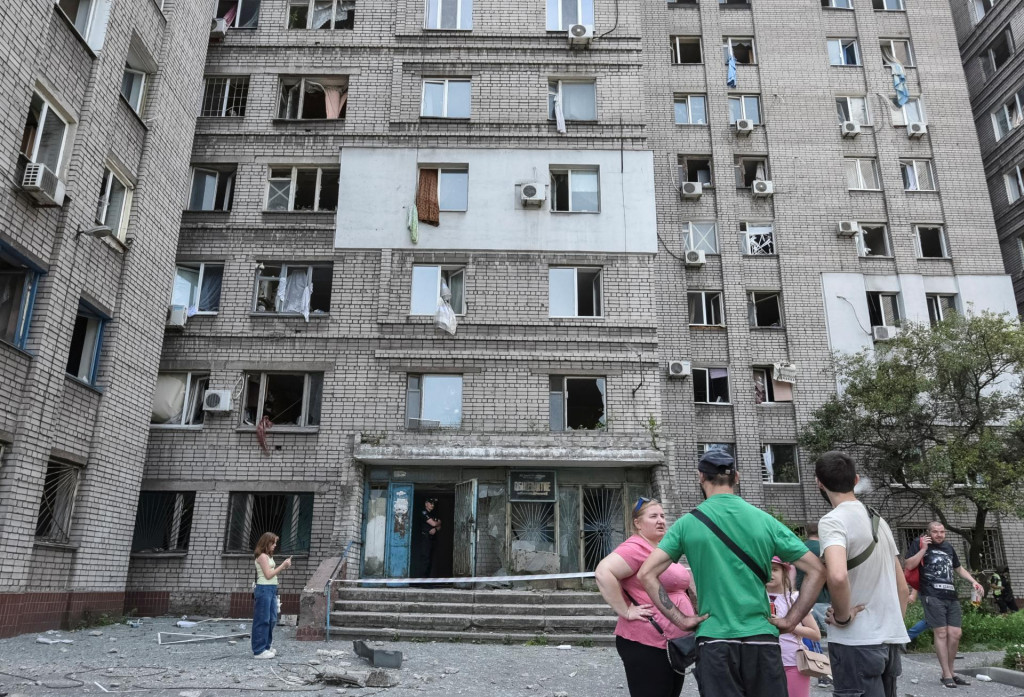 Primátor Dnipra Serhij Filatov doplnil, že šťastím bolo, že školy boli v čase útoku zatvorené, keďže sa začali letné prázdniny. FOTO: REUTERS