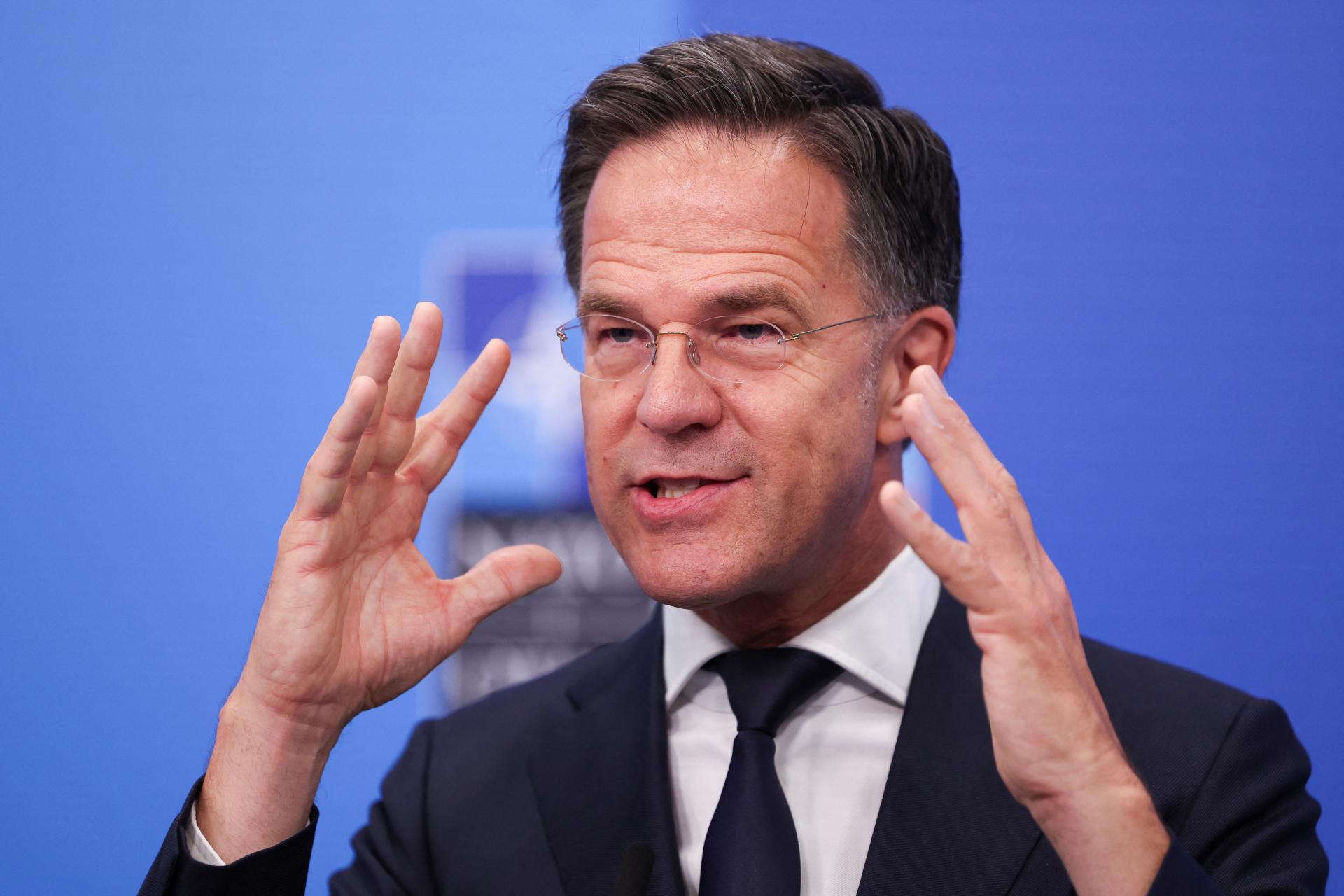 Okrem výdavkov na obranu je nutné navýšiť aj výrobu v obrannom priemysle, povedal Rutte