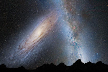 Ilustrácia zobrazuje štádium potenciálneho zlúčenia našej galaxie a susednej galaxie Andromeda.