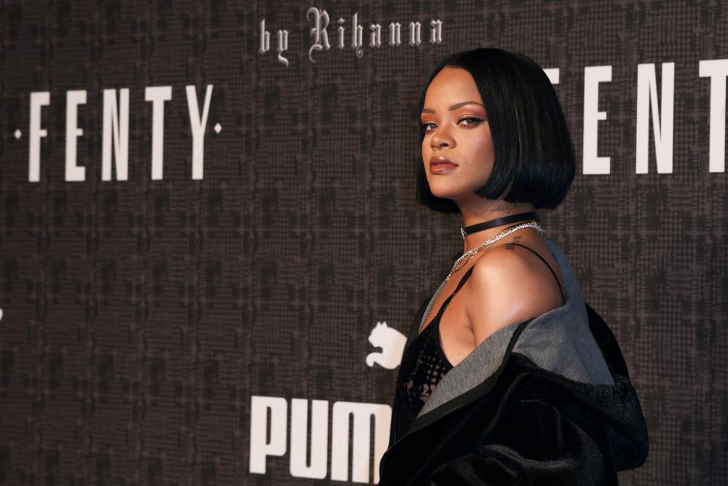 Jednou z celebrít, ktorá udáva trendy je napríklad Rihanna.
