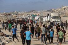 Palestínčania v Gaze. FOTO: Reuters