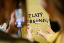 Zlatý středník