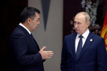 Ruský prezident Vladimir Putin a kirgizský prezident Sadyr Žaparov (13. októbra 2022). FOTO: Reuters/Sputnik