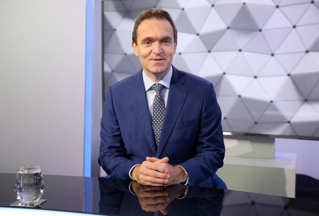 Bývalý premiér Ľudovít Ódor zhodou okolností odovzdával krajinu so zlými verejnými financiami. FOTO: Pavol Funtál