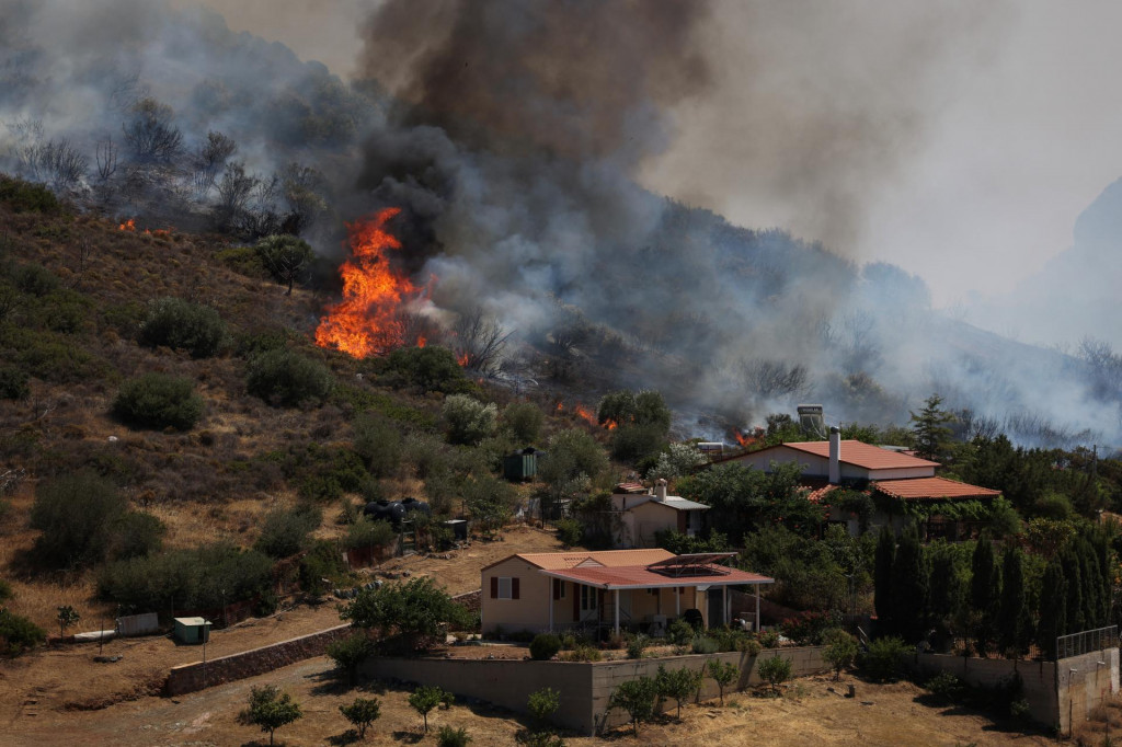 Požiar v Aténach. FOTO: Reuters