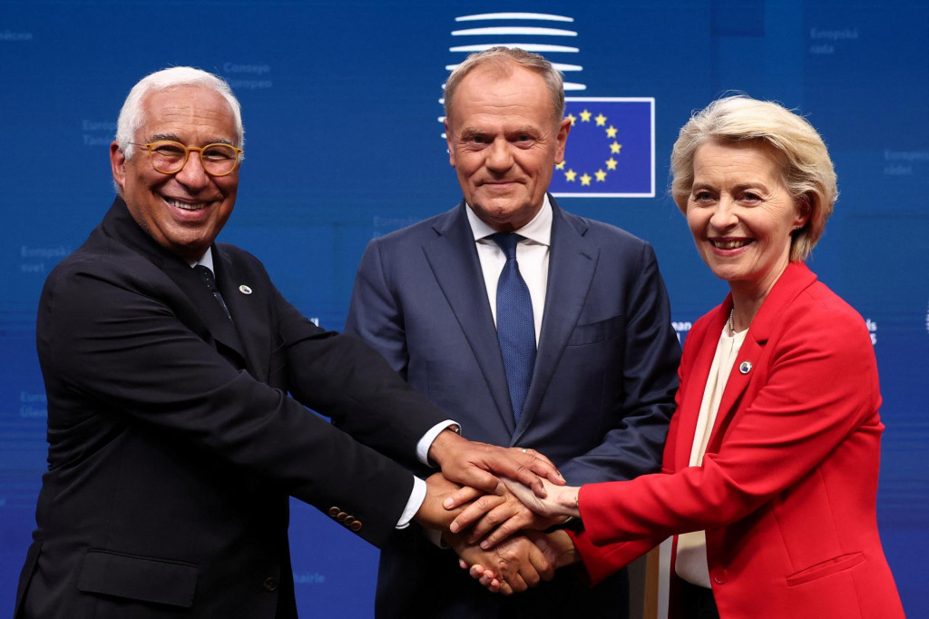 Poľský premiér Donald Tusk, prezident Európskej rady Antonio Costa a šéfka Európskej kominise Ursula von der Leyenová. FOTO: Reuters

