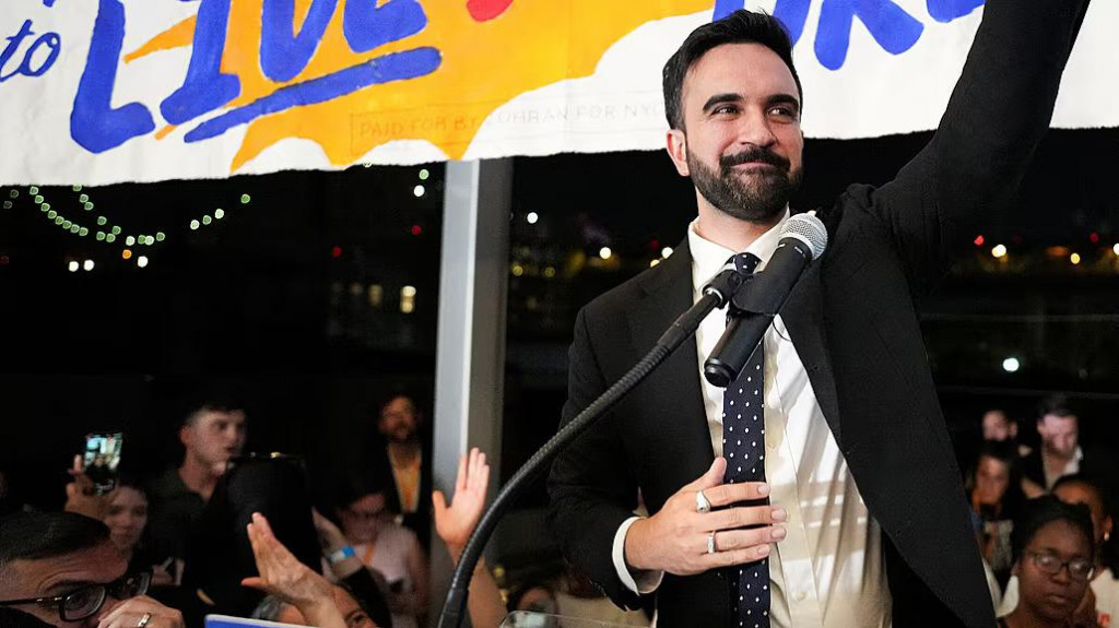 Kandidát na starostu New Yorku Zohran Mamdani vyhral demokratické primárky. FOTO: Reuters