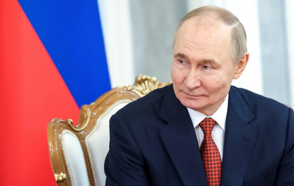 Vladimir Putin meets. FOTO: REUTERS