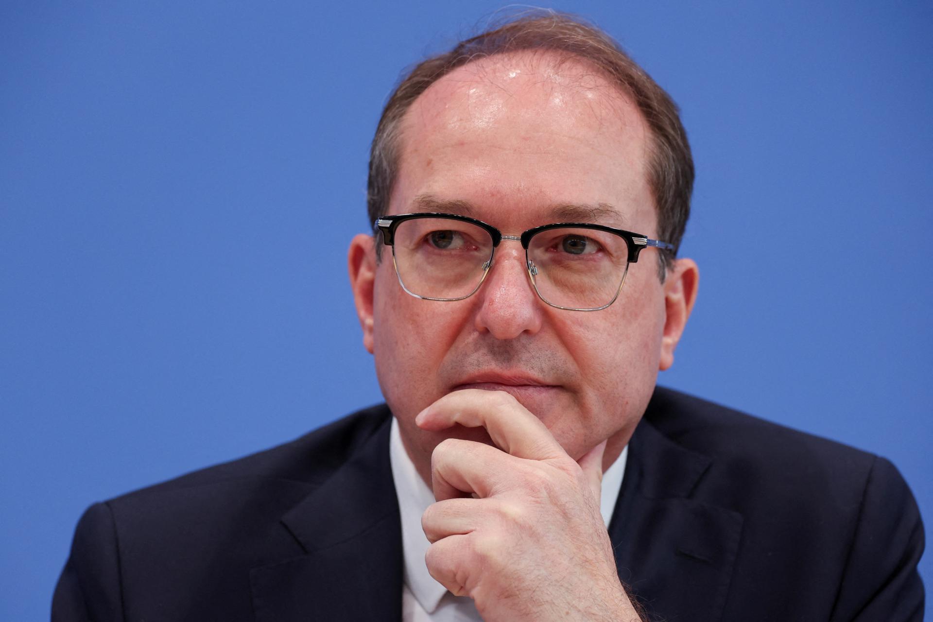 Nemecký minister Dobrindt odcestoval na návštevu Izraela, stretnúť sa má s poprednými politikmi