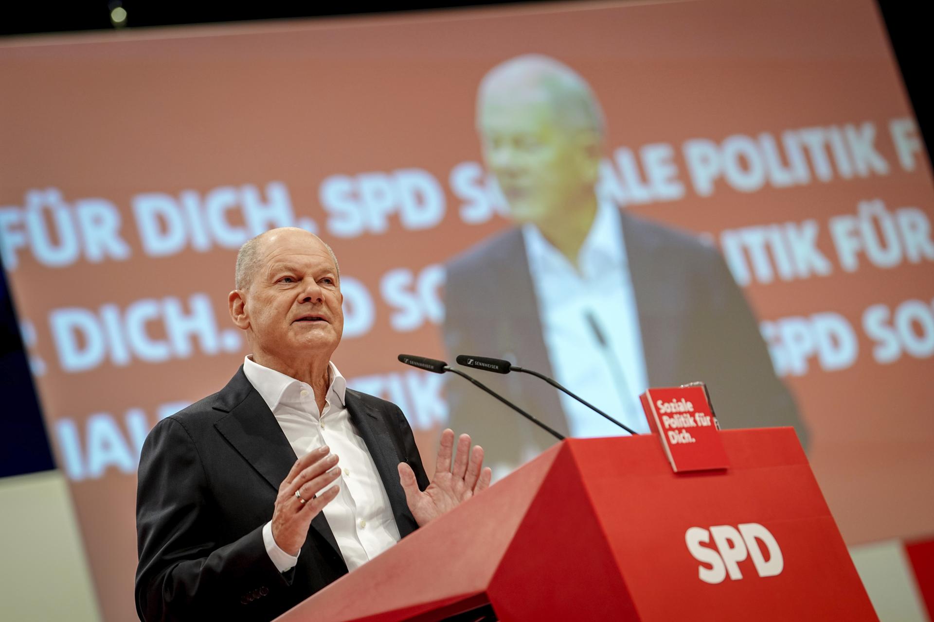 Nemecký exkancelár Scholz varoval spolustraníkov pred ilúziami o zámeroch Ruska