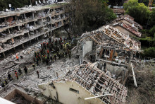Zničené domy v Tel Avive. FOTO: Reuters