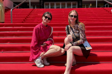 Lea Hadnagyová a Thalia Earl vo festivalovom paláci v Cannes.