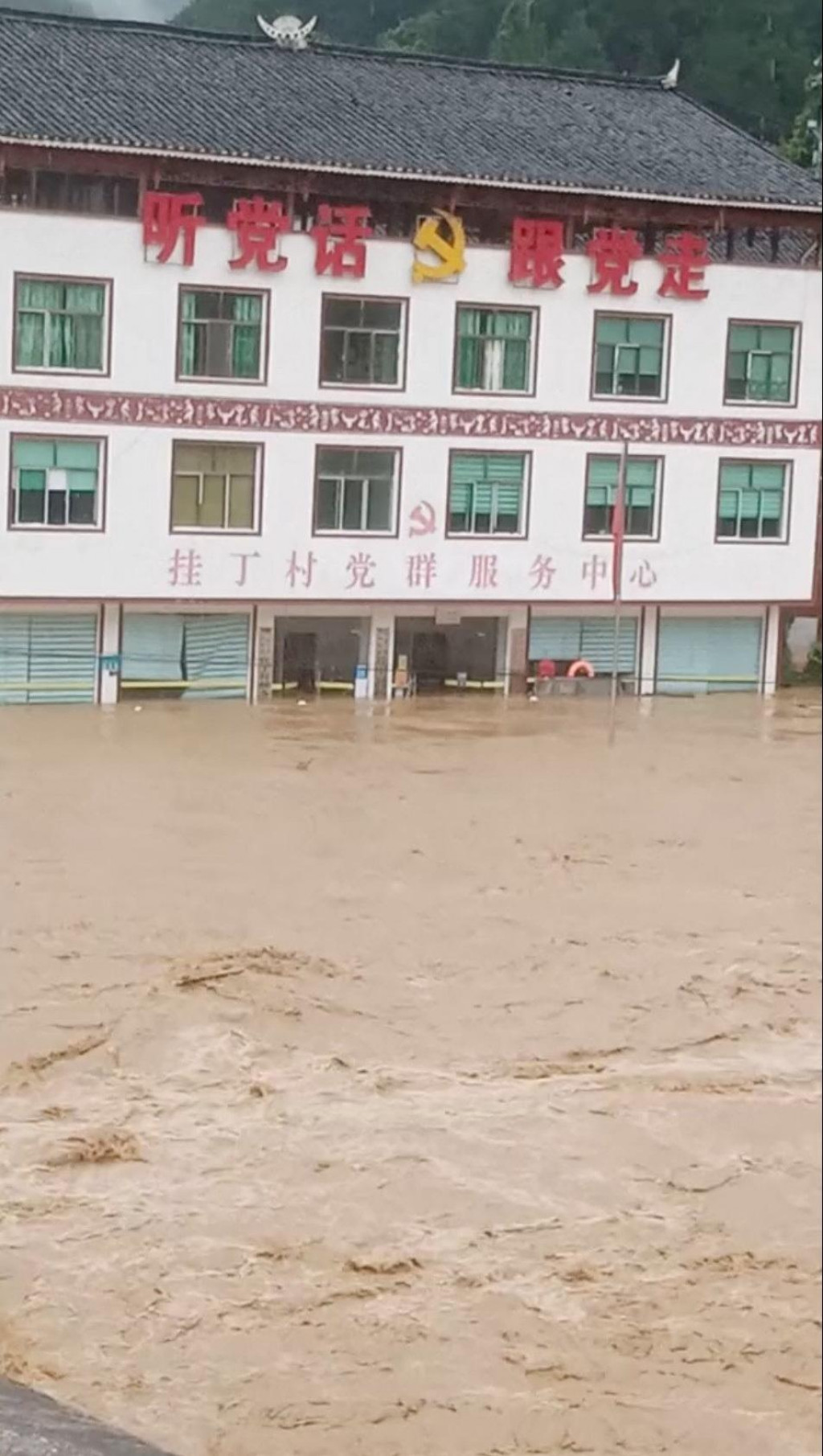 Silné dažde v Číne. FOTO: Reuters
