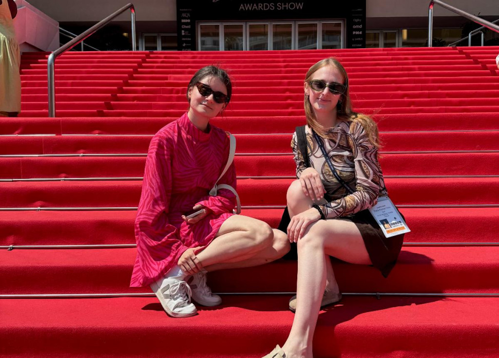 Lea Hadnagyová a Thalia Earl vo festivalovom paláci v Cannes.