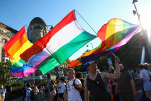 „V čase, keď nenávistné prejavy a zločiny pribúdajú, a vzhľadom na snahy pripraviť LGBTQI ľudí o ich práva, odmietame všetky formy násilia, kriminalizácie, stigmatizácie či diskriminácie, ktoré predstavujú porušovanie ľudských práv,“ uvádza sa vo vyhlásení. FOTO: REUTERS