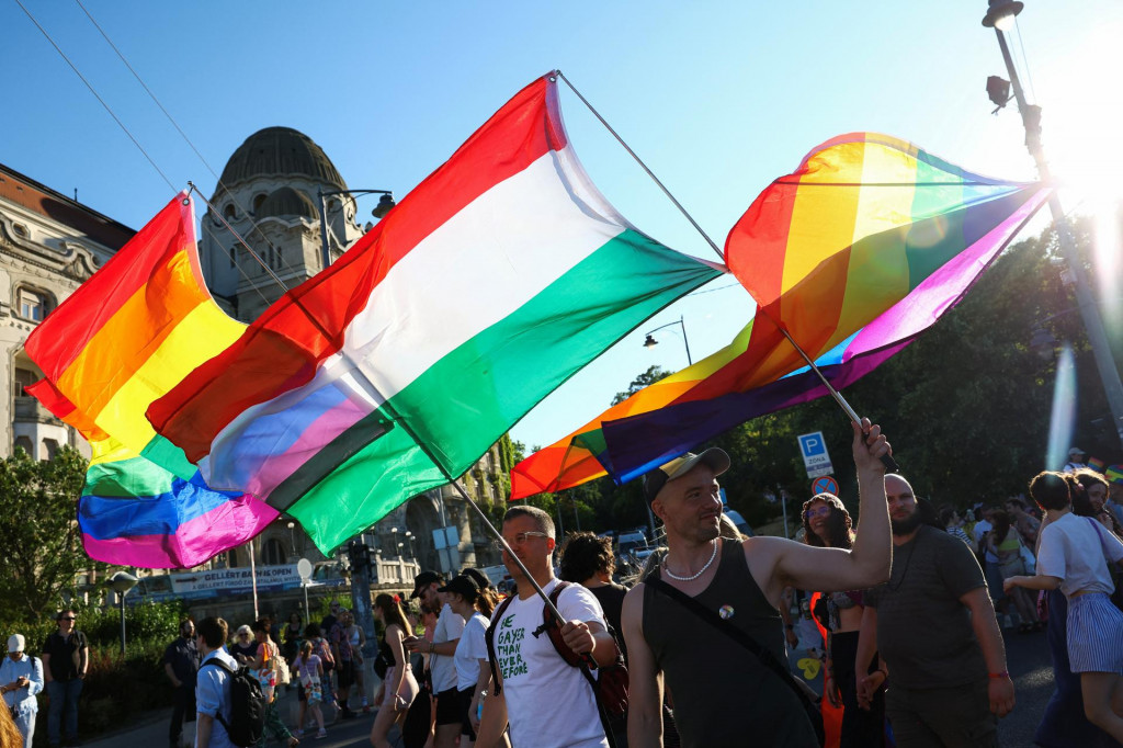 „V čase, keď nenávistné prejavy a zločiny pribúdajú, a vzhľadom na snahy pripraviť LGBTQI ľudí o ich práva, odmietame všetky formy násilia, kriminalizácie, stigmatizácie či diskriminácie, ktoré predstavujú porušovanie ľudských práv,“ uvádza sa vo vyhlásení. FOTO: REUTERS