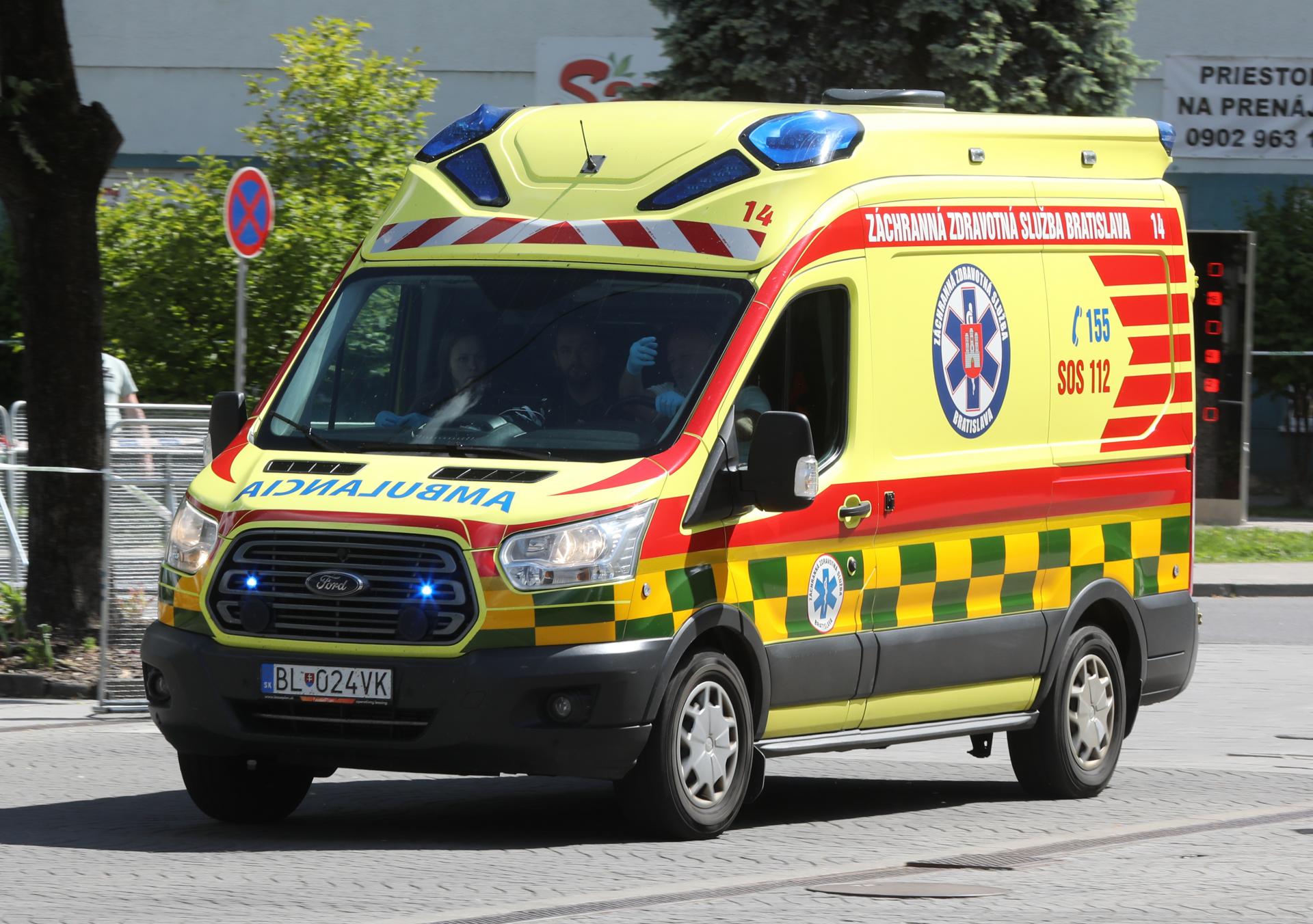 Sanitka v spätnom zrkadle: Vodiči často nevedia, čo robiť. Pomôže im nová kampaň