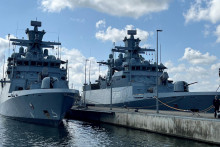 Korvety triedy Braunschweig nemeckého námorníctva Magdeburg (F261) a Braunschweig (F260) sú vyfotografované počas mediálnej akcie pred námorným cvičením NATO BALTOPS. FOTO: REUTERS