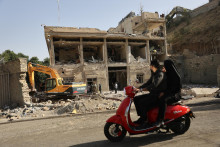 Následky izraelského útoku na väznicu Evin, ku ktorému došlo 23. júna po prímerí medzi Izraelom a Iránom. FOTO: Reuters/WANA