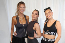 Dominika Cibulková, Monika Bagárová so známou modelkou.