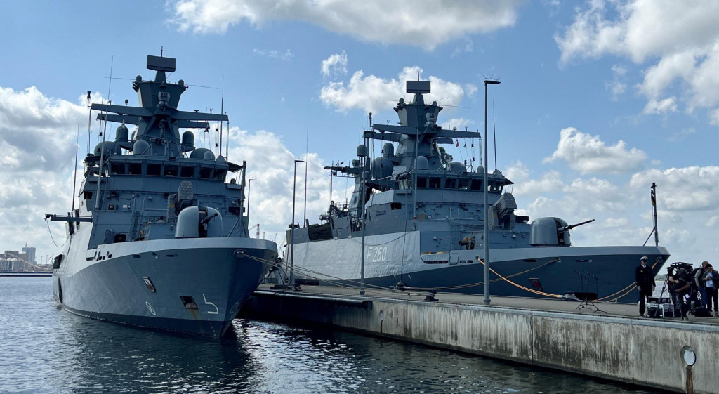 Korvety triedy Braunschweig nemeckého námorníctva Magdeburg (F261) a Braunschweig (F260) sú vyfotografované počas mediálnej akcie pred námorným cvičením NATO BALTOPS. FOTO: REUTERS