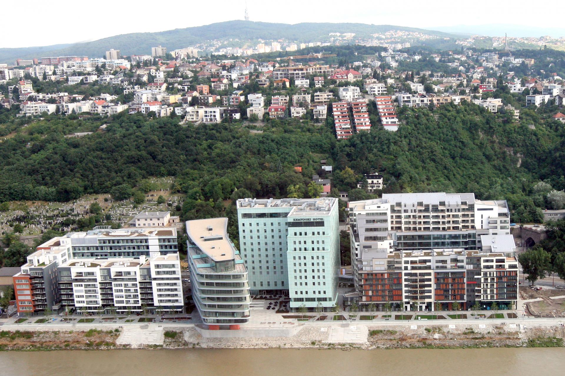 Slováci sa vrhli na reality, no zarábajú netradične. Vlastnia ich len na papieri, peniaze im teraz tečú i tak