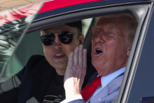 Americký prezident Donald Trump a šéf Tesly Elon Musk v marci 2025. FOTO: REUTERS