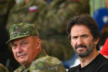 Minister obrany Robert Kaliňák a náčelník Generálneho štábu Ozbrojených síl Daniel Zmeko. FOTO: TASR/Martin Medňanský