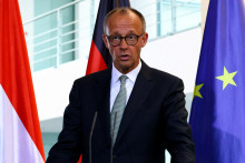 Nemecký kancelár Friedrich Merz a jeho balíček investičných opatrení je nádejou na oživenie rastu v eurozóne. FOTO: REUTERS