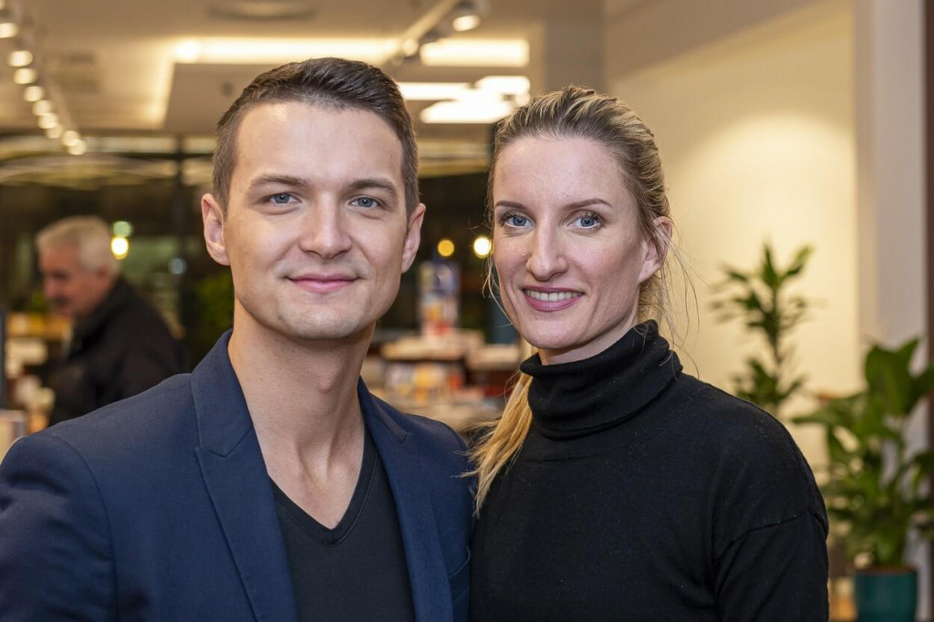 Adela a Viktor si rodičovstvo užívajú.