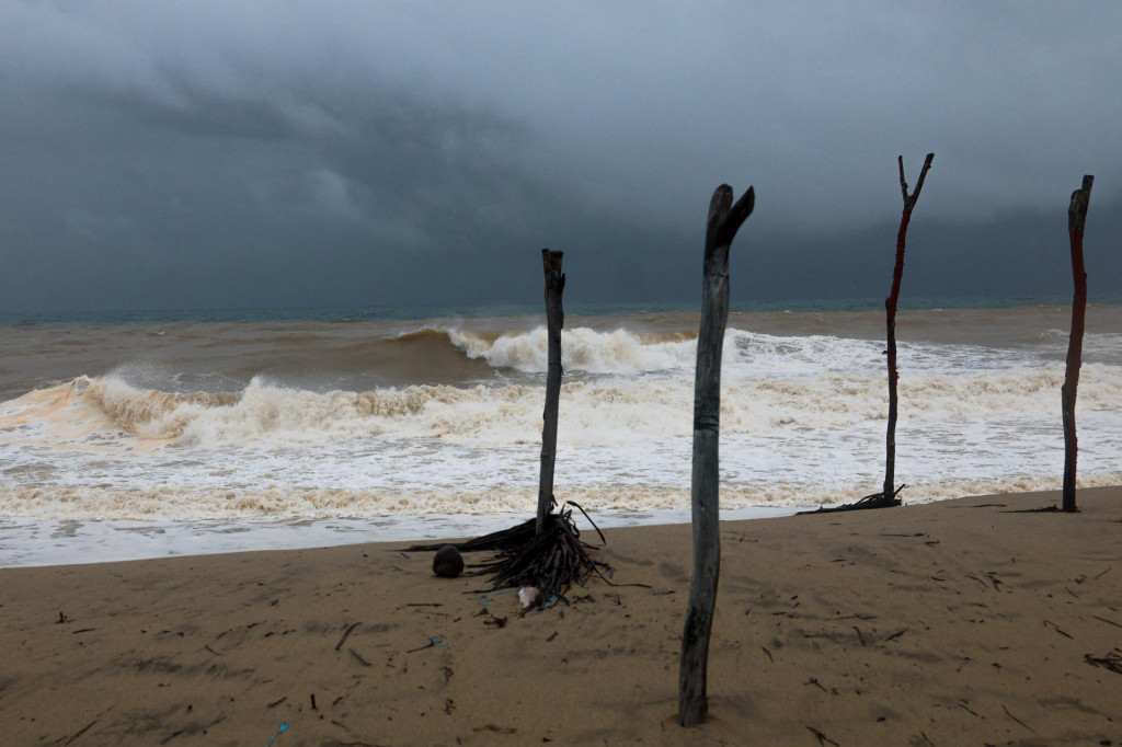 Flossie má priniesť silný dážď do niekoľkých oblastí Mexika vrátane štátov Michoacán, Guerrero a Colima. Do stredy v týchto oblastiach pravdepodobne spadne 150 mm zrážok. FOTO: REUTERS