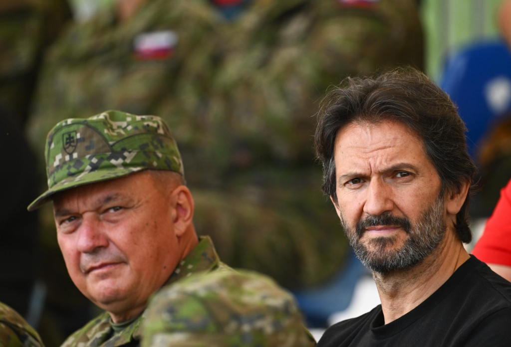 Minister obrany Robert Kaliňák a náčelník Generálneho štábu Ozbrojených síl Daniel Zmeko. FOTO: TASR/Martin Medňanský