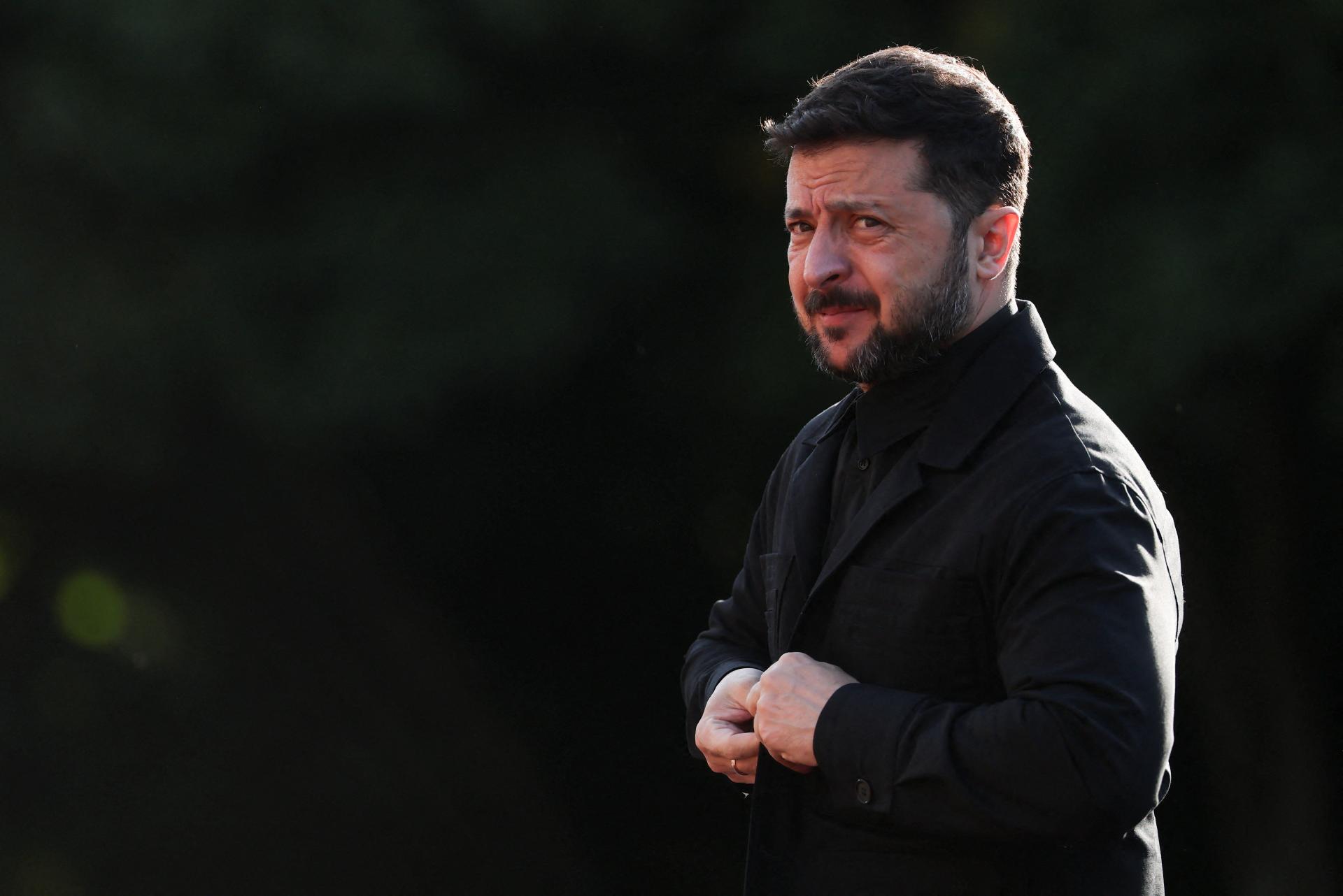 Ukrajina si po pozastavení zbrojných dodávok USA predvolala amerického diplomata. Povzbudí to Rusko, varuje