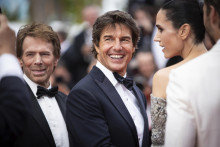 Tom Crusie prichádza na premiéru svojho filmu ”Top Gun: Maverick” počas 75. ročníka Medzinárodného filmového festivalu v Cannes.