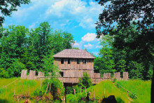 Bojná, Valy: Bránu z 9. storočia rekonštruovala obec Bojná za pomoci archeológov z Archeologického ústavu SAV v Nitre a dobrovoľníkov. FOTO: Zlatica Beňová