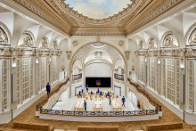 Apple otvoril v historickej budove Tower Theatre v Los Angeles ďalší Apple Store.