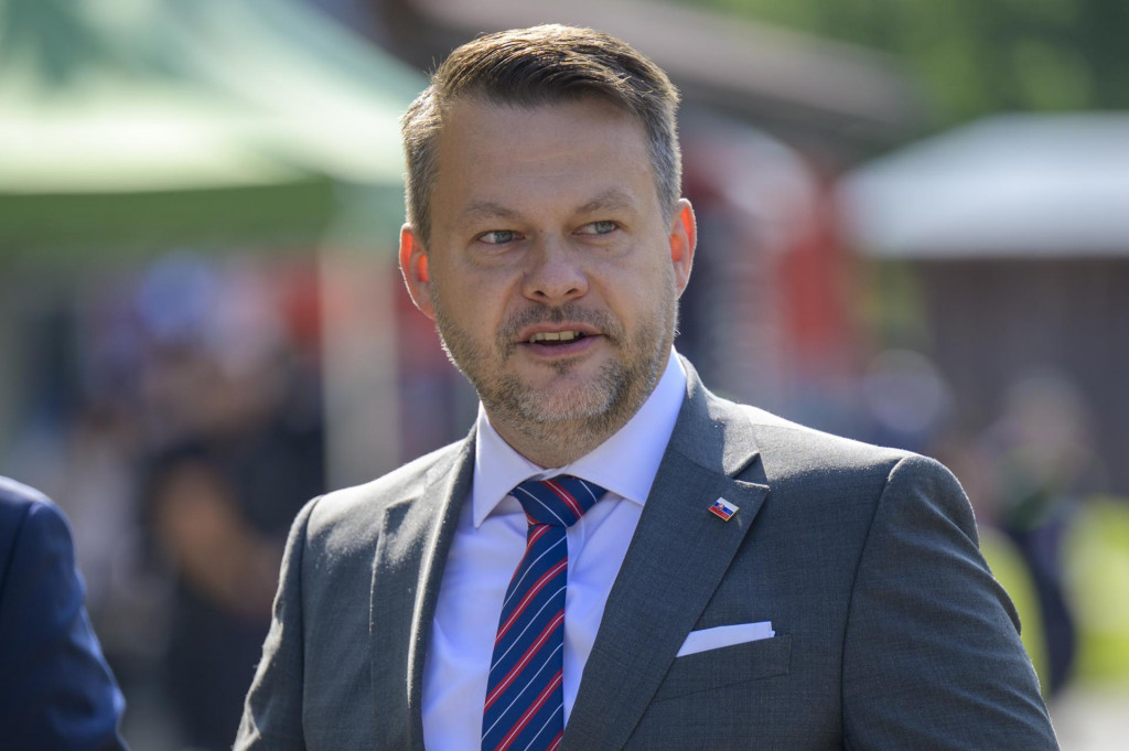 Minister investícií, regionálneho rozvoja a informatizácie Samuel Migaľ (nominant Smer-SD) pred výjazdovým rokovaním vlády v Pečovskej Novej Vsi. FOTO: TASR/Veronika Mihaliková
