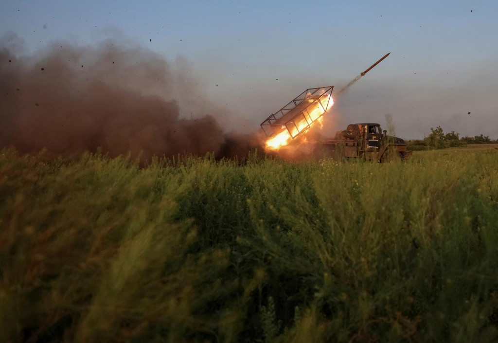 ”Postup Ruska sa darí zadržiavať, ale prekročenie cesty Pokrovsk-Kosťantynivka je strategickou a logistickou prehrou,” povedal armádny hovorca Viktor Trehubov. FOTO: REUTERS