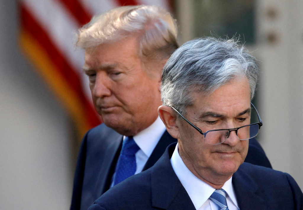 Donald Trump a Jerome Powell na snímke z roku 2017. FOTO: Reuters