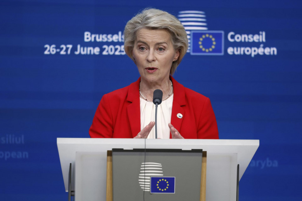Šéfka eurokomisie Ursula Von der Leyenová reční počas tlačovej konferencie na summite EÚ v Bruseli. FOTO: TASR/AP