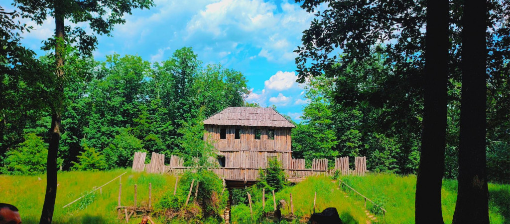Bojná, Valy: Bránu z 9. storočia rekonštruovala obec Bojná za pomoci archeológov z Archeologického ústavu SAV v Nitre a dobrovoľníkov. FOTO: Zlatica Beňová