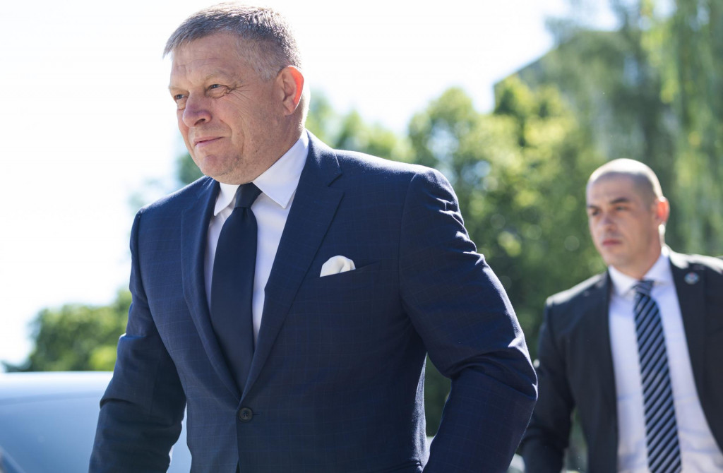 V popredí predseda vlády Robert Fico pred začiatkom výjazdového rokovania vlády v Púchove. FOTO: TASR/Daniel Stehlík