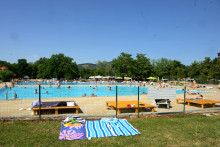 Kúpalisko v mestskom parku pod hradom v Nitre. FOTO: TASR/Henrich Mišovič
