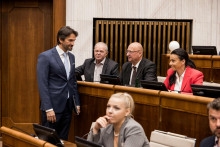 Na snímke vľavo minister obrany Robert Kaliňák zo Smeru. FOTO: Flickr/Parlament SR