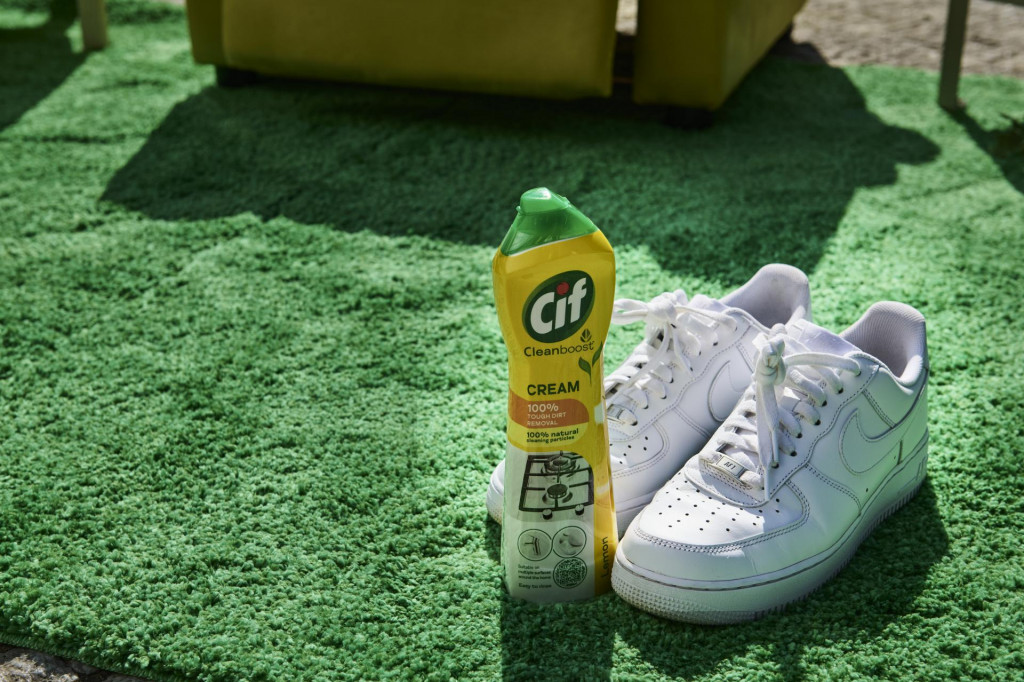 Cif Sneaker Zone: Kreativ Gang a Cif zaujali guerillou v uliciach Prahy.